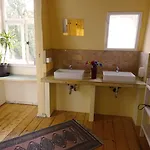 Hummel - Historische Stadtvilla Mit Garten Hostal