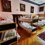 Hummel - Historische Stadtvilla Mit Garten Hostal *