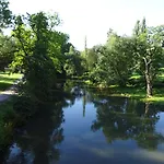 Hummel - Historische Stadtvilla Mit Garten Hostal *