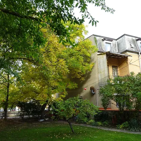 Hummel - Historische Stadtvilla Mit Garten Hostel Βαϊμάρη