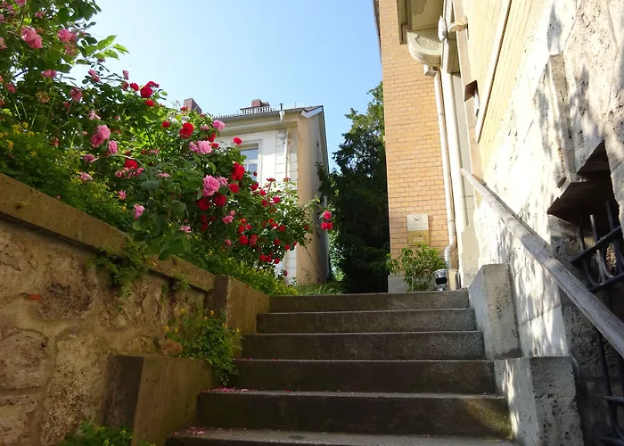 Hummel - Historische Stadtvilla Mit Garten 魏玛