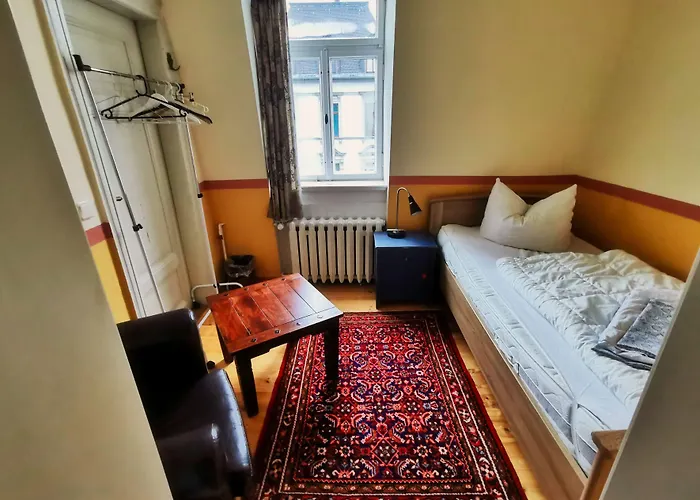 Hummel - Historische Stadtvilla Mit Garten 魏玛